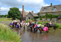 200x138-bourton-vale-horse-riding